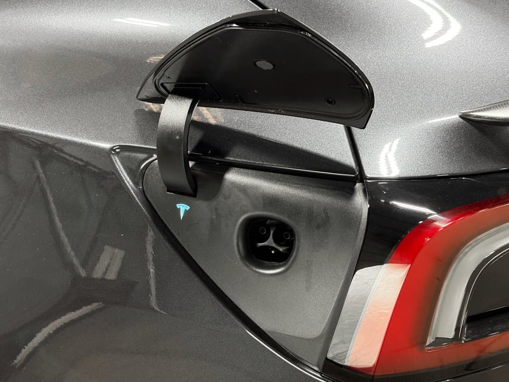 2023 Tesla Model 3 view 5