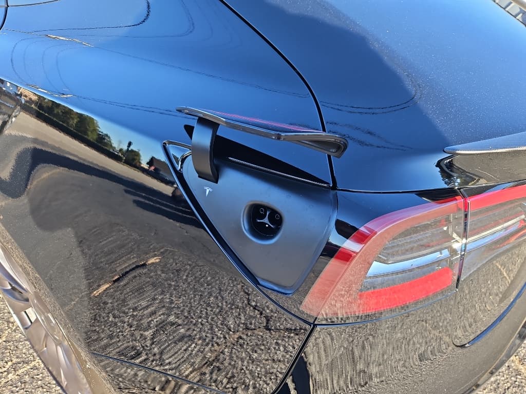 2023 Tesla Model 3 view 5