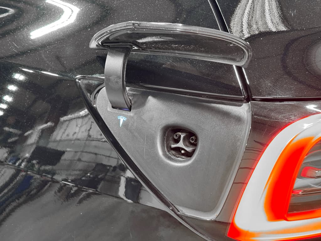 2023 Tesla Model Y view 5