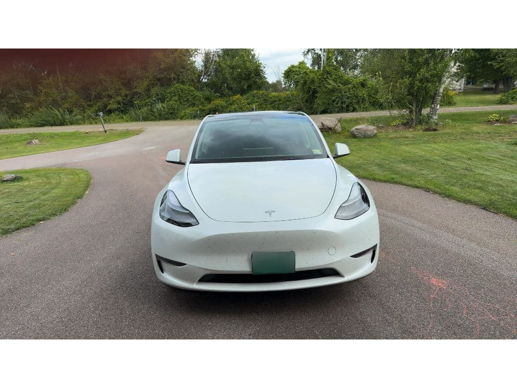 2023 Tesla Model Y view 3