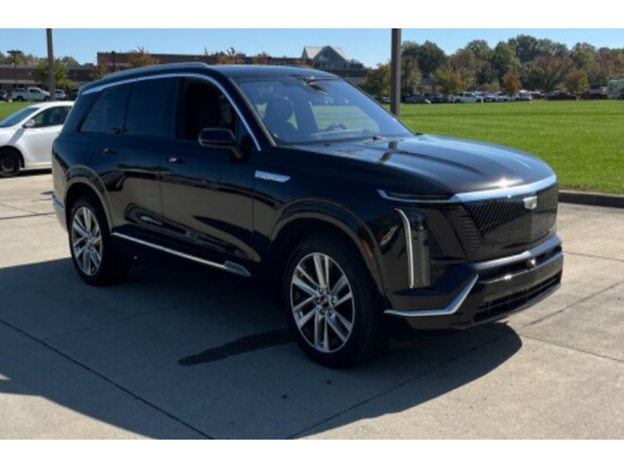 2026 Cadillac Vistiq view 4