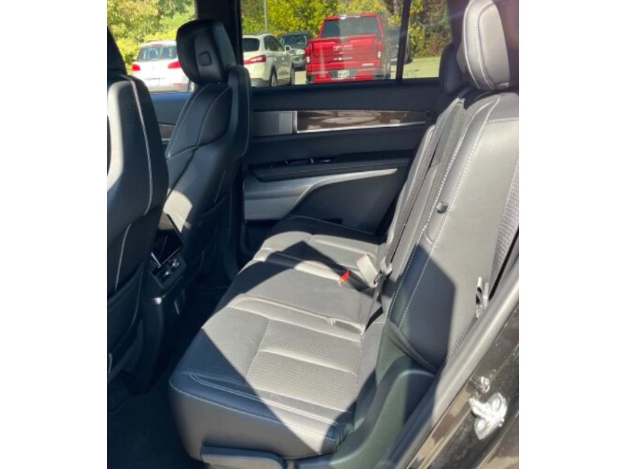 2026 Cadillac Vistiq view 6