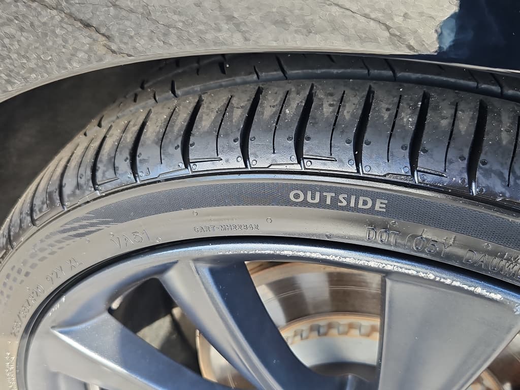 2020 Tesla Model 3 view 30