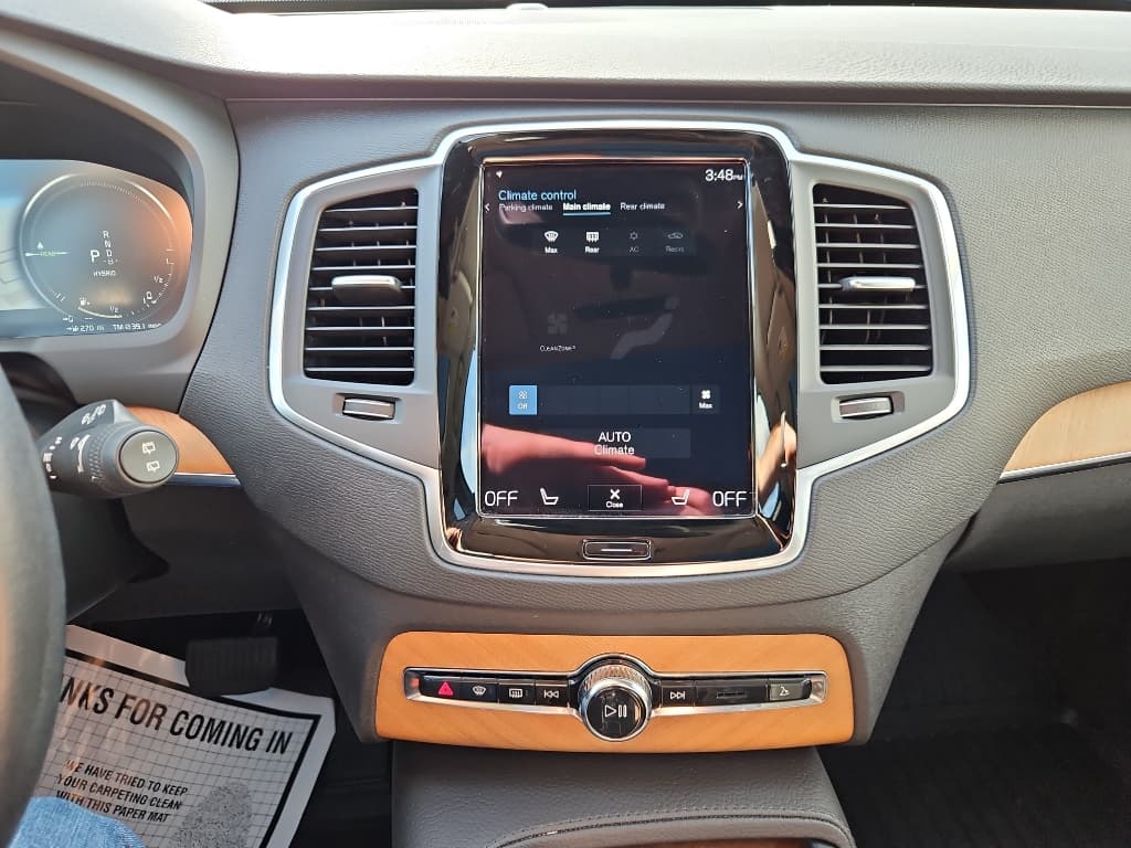 2021 Volvo XC90 view 13