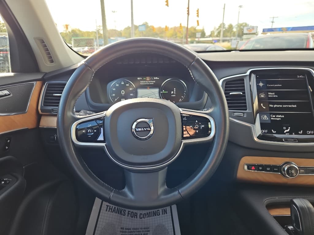 2021 Volvo XC90 view 8