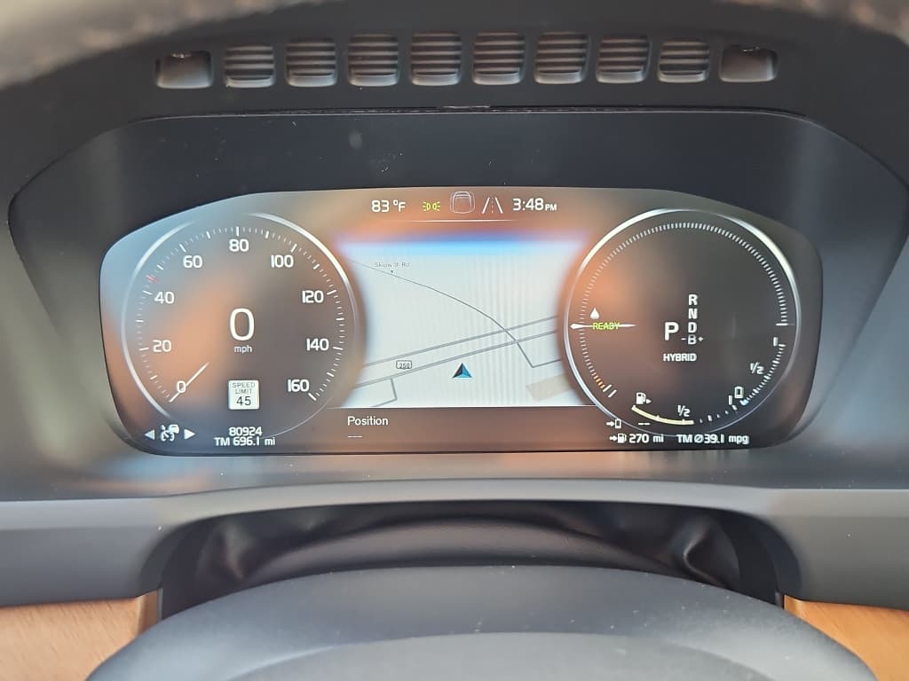 2021 Volvo XC90 view 11