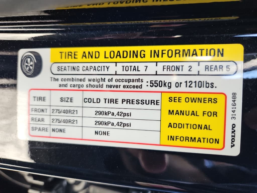 2021 Volvo XC90 view 29