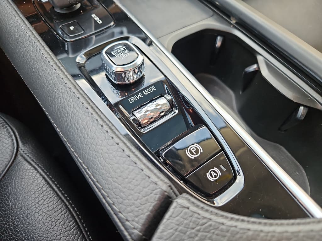 2021 Volvo XC90 view 20