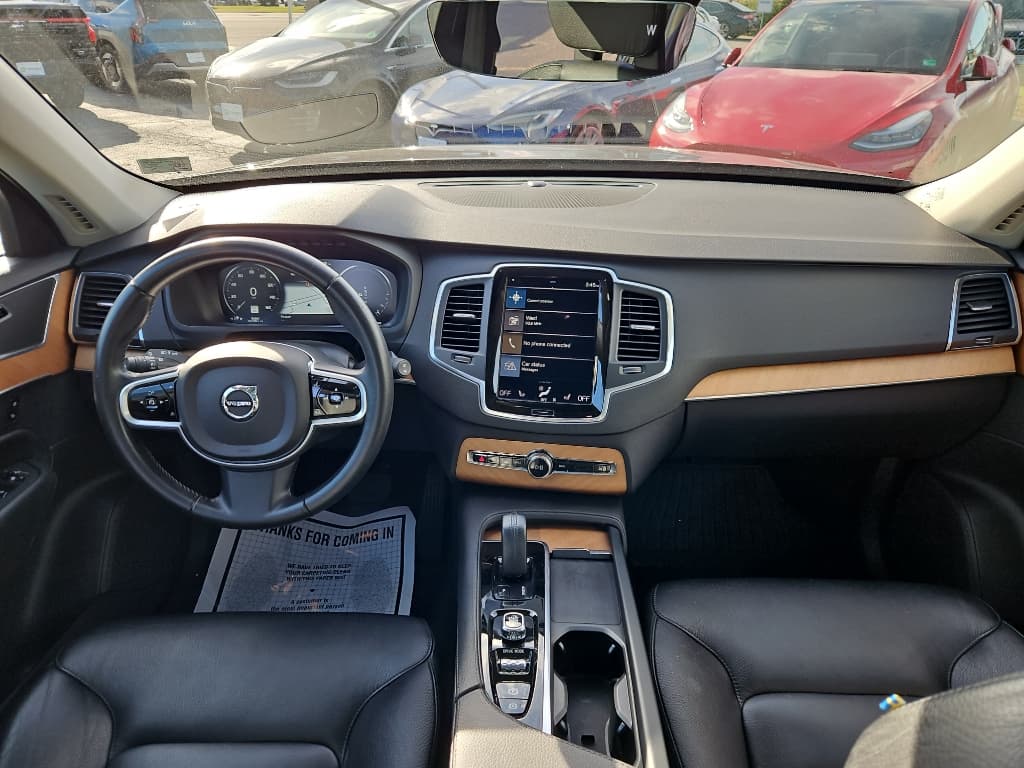 2021 Volvo XC90 view 16