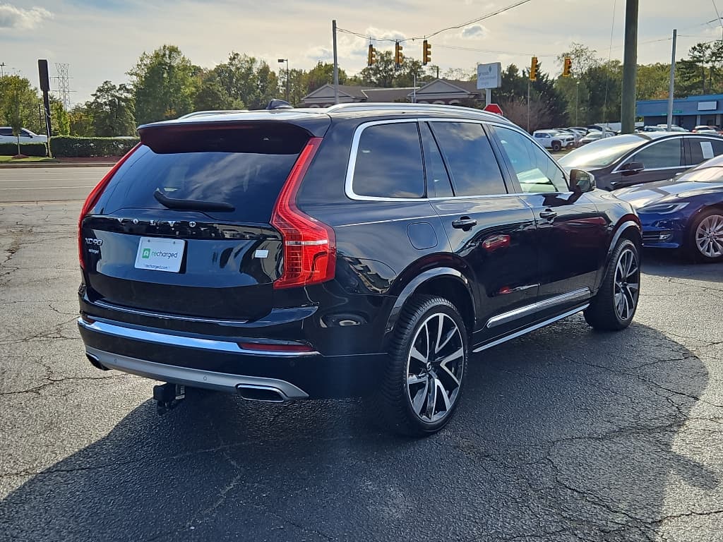2021 Volvo XC90 view 3