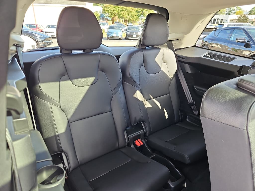 2021 Volvo XC90 view 23