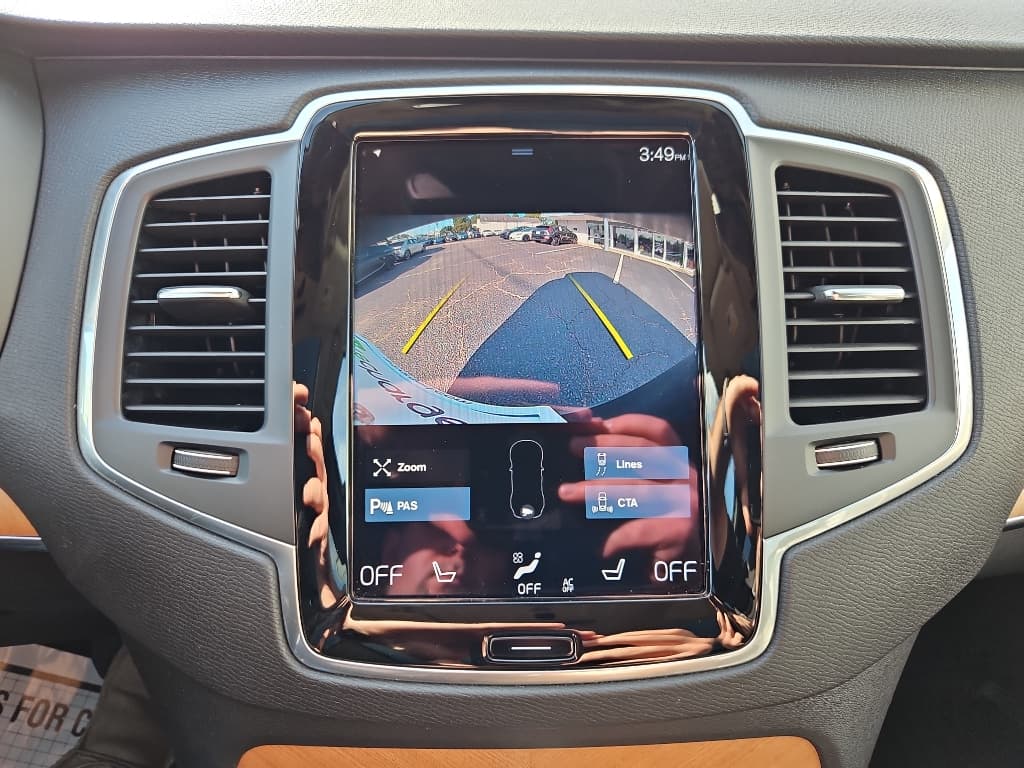 2021 Volvo XC90 view 14