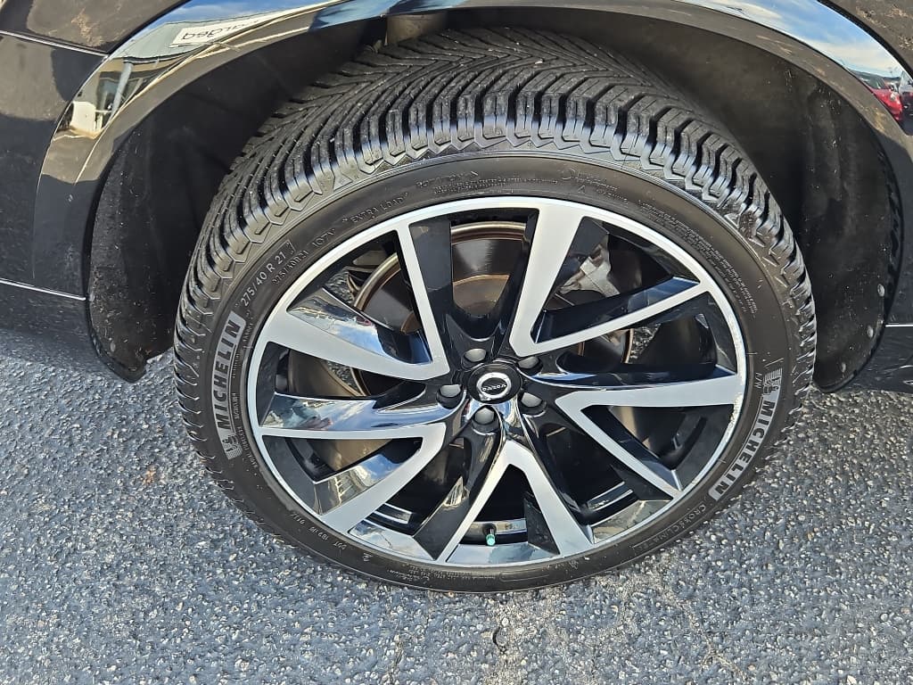 2021 Volvo XC90 view 34