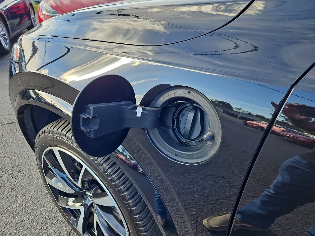 2021 Volvo XC90 view 5