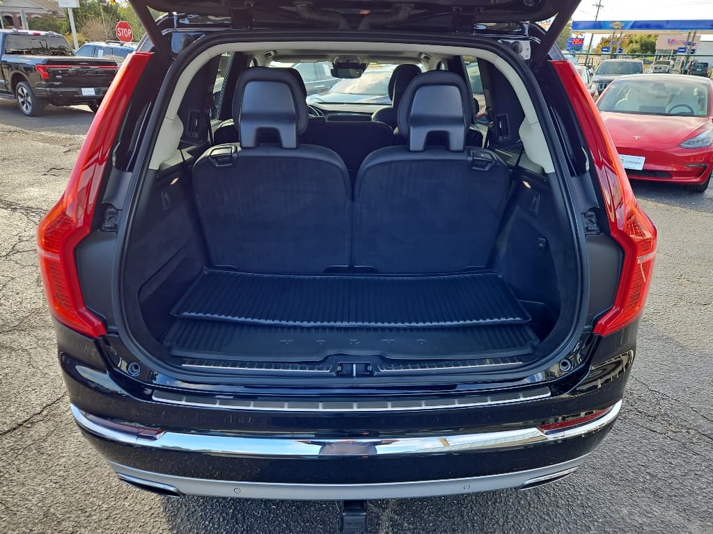2021 Volvo XC90 view 27