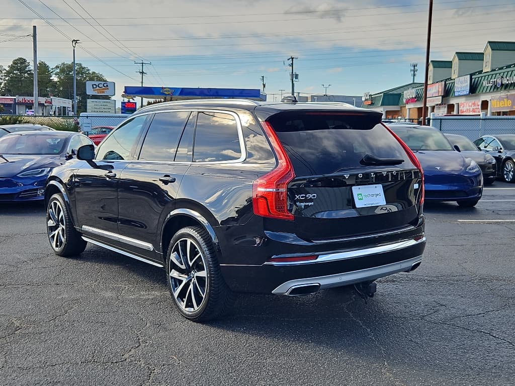 2021 Volvo XC90 view 2