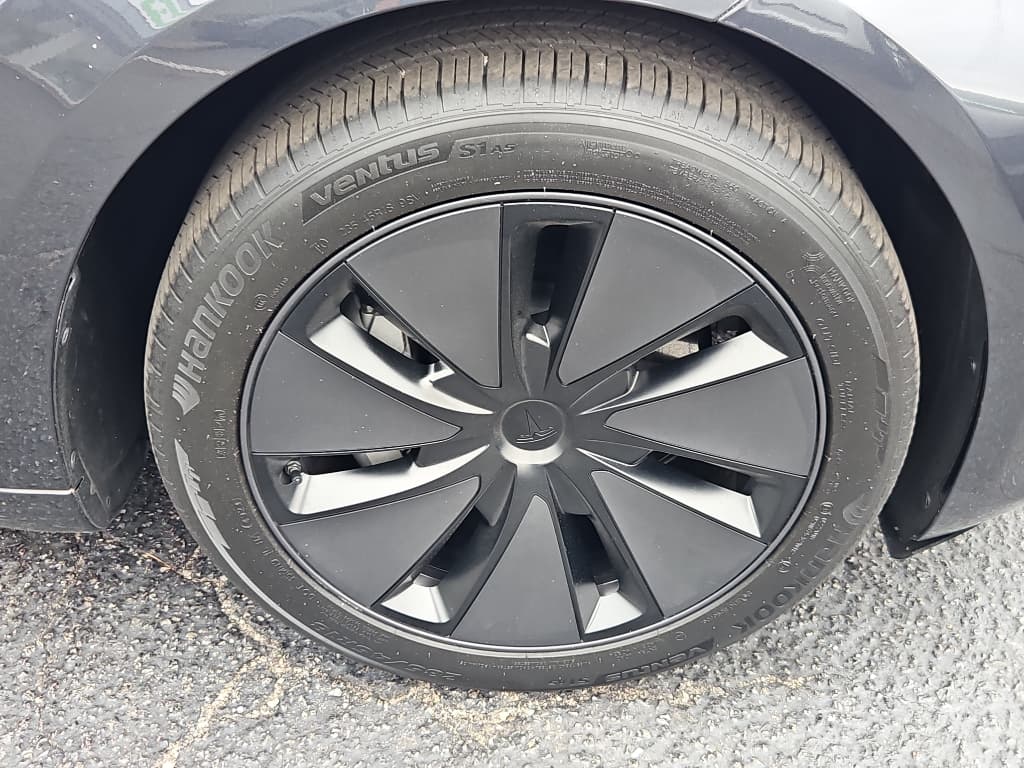 2024 Tesla Model 3 view 32