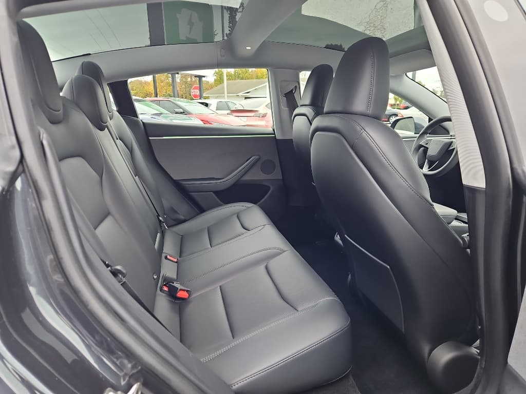 2024 Tesla Model 3 view 18