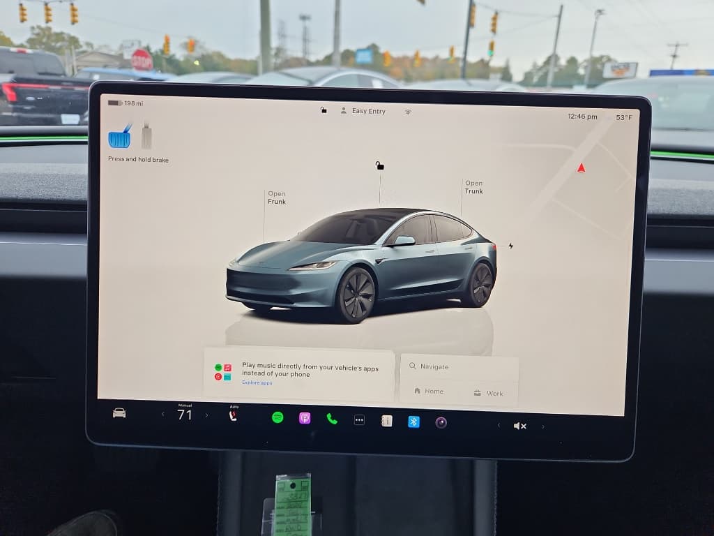 2024 Tesla Model 3 view 9