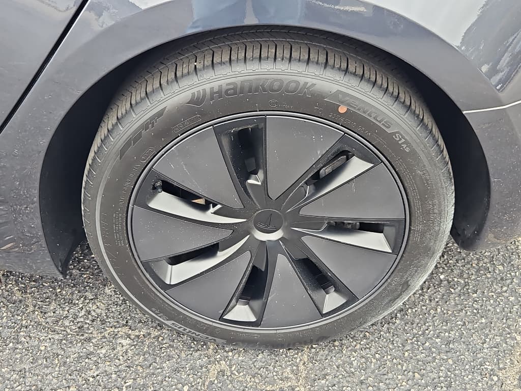 2024 Tesla Model 3 view 28