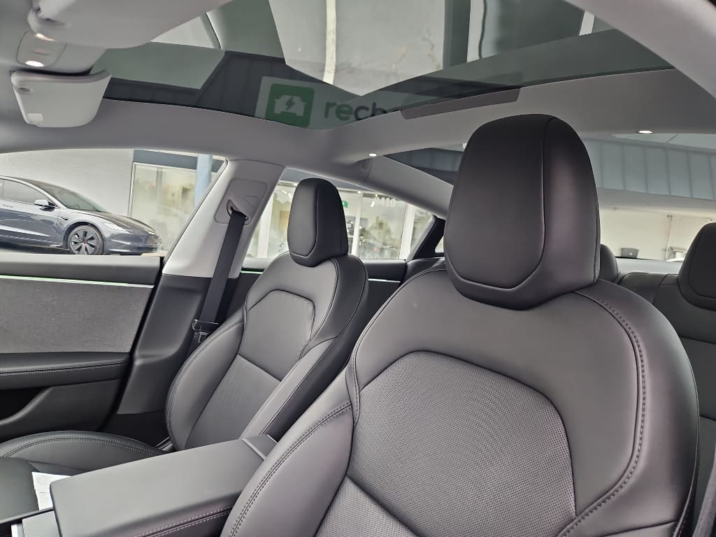 2024 Tesla Model 3 view 19