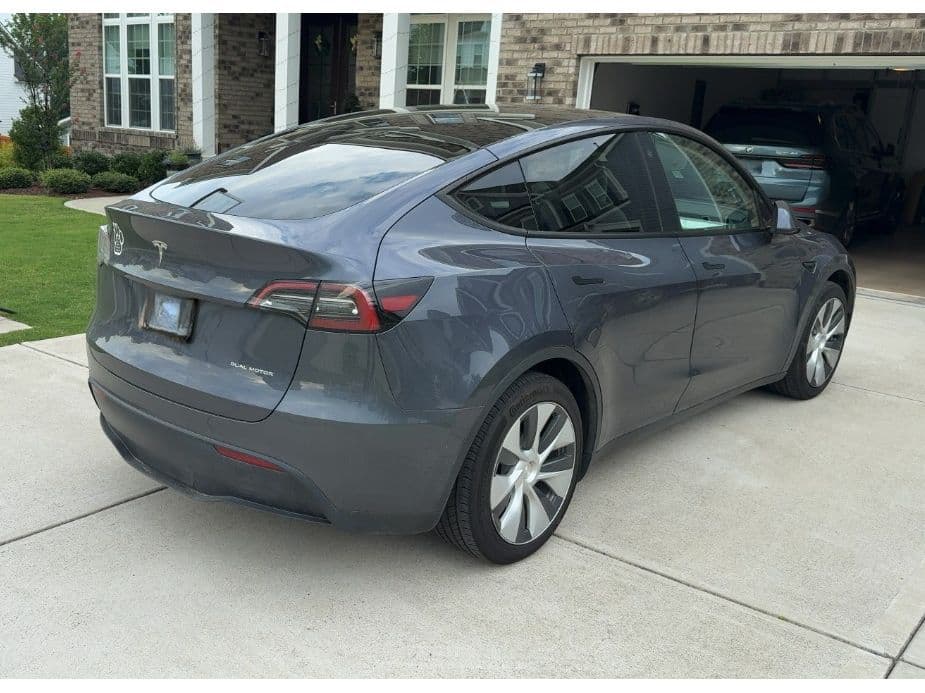 2023 Tesla Model Y view 3