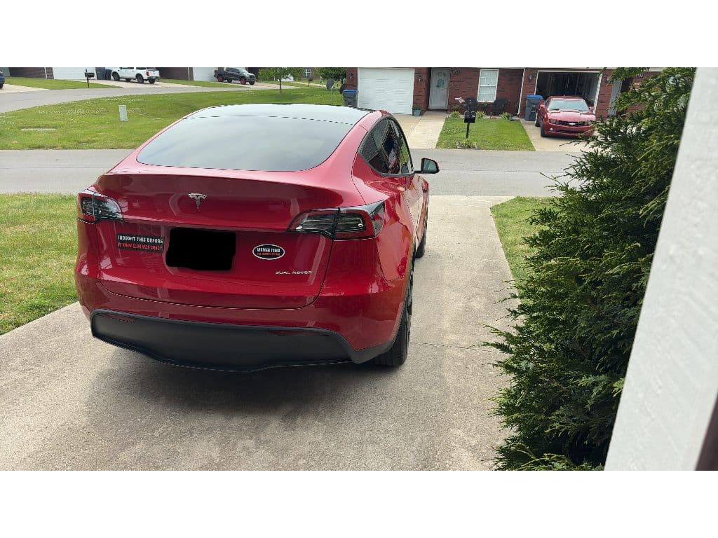 2023 Tesla Model Y view 4