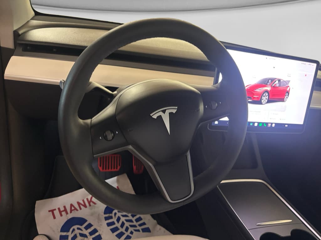 2023 Tesla Model Y view 5