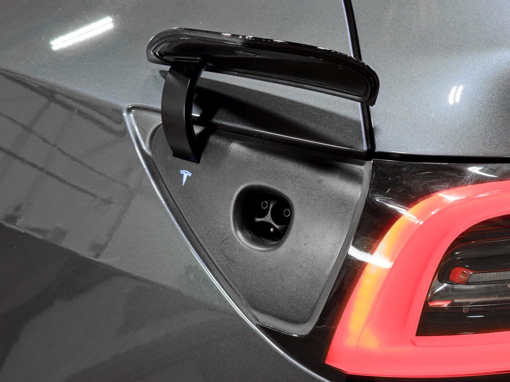 2023 Tesla Model Y view 5