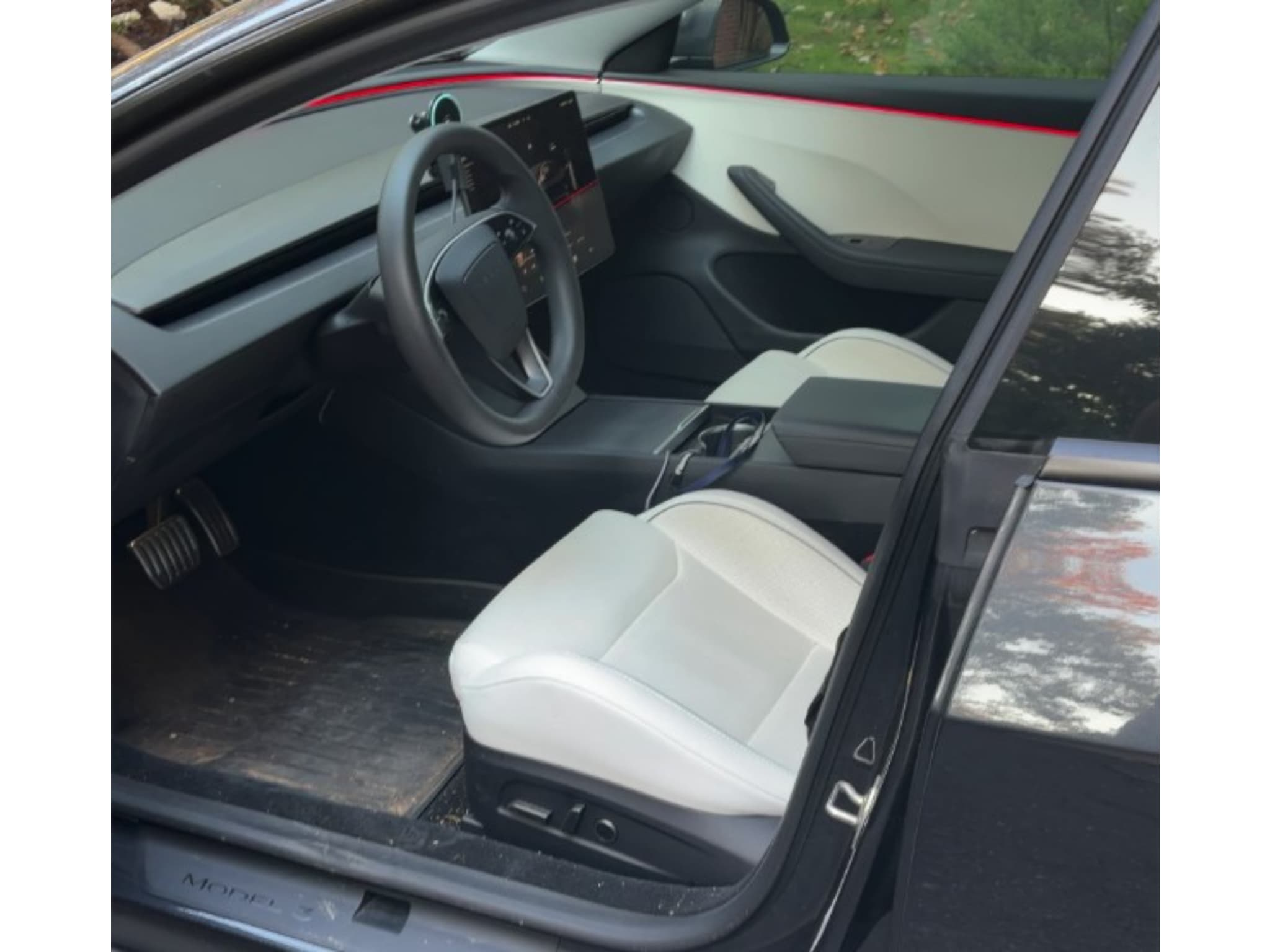 2024 Tesla Model 3 view 5