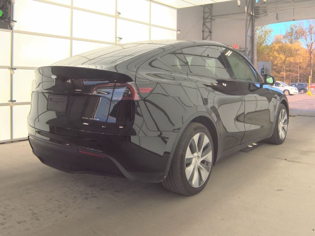 2023 Tesla Model Y view 3