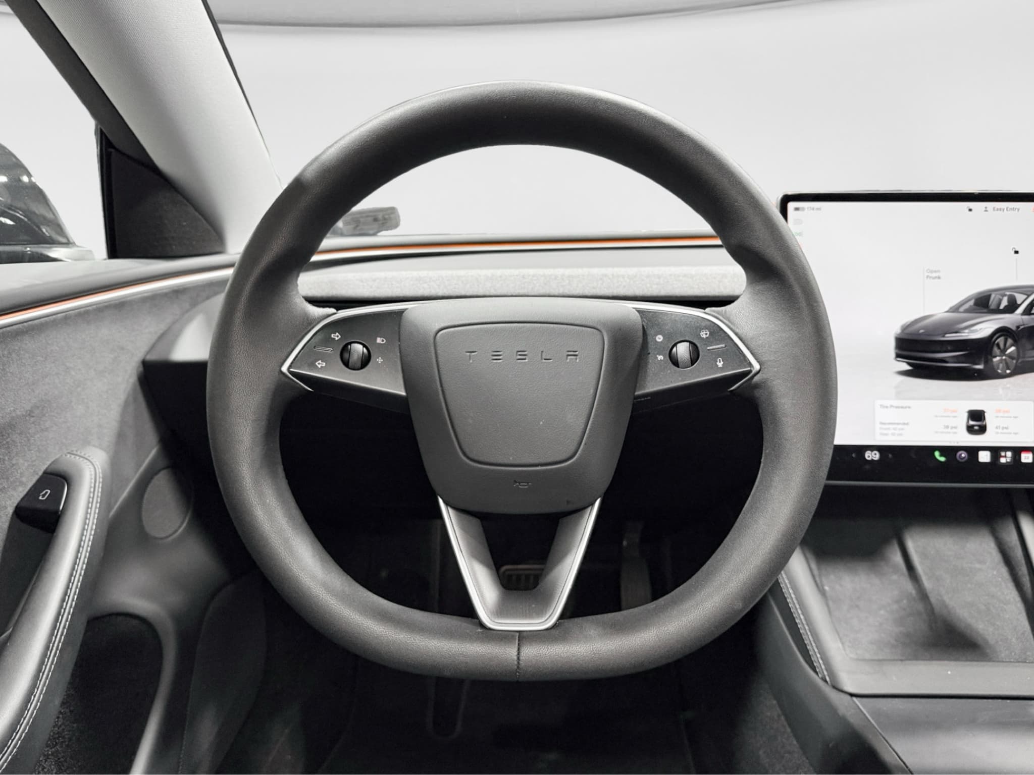 2024 Tesla Model 3 view 7
