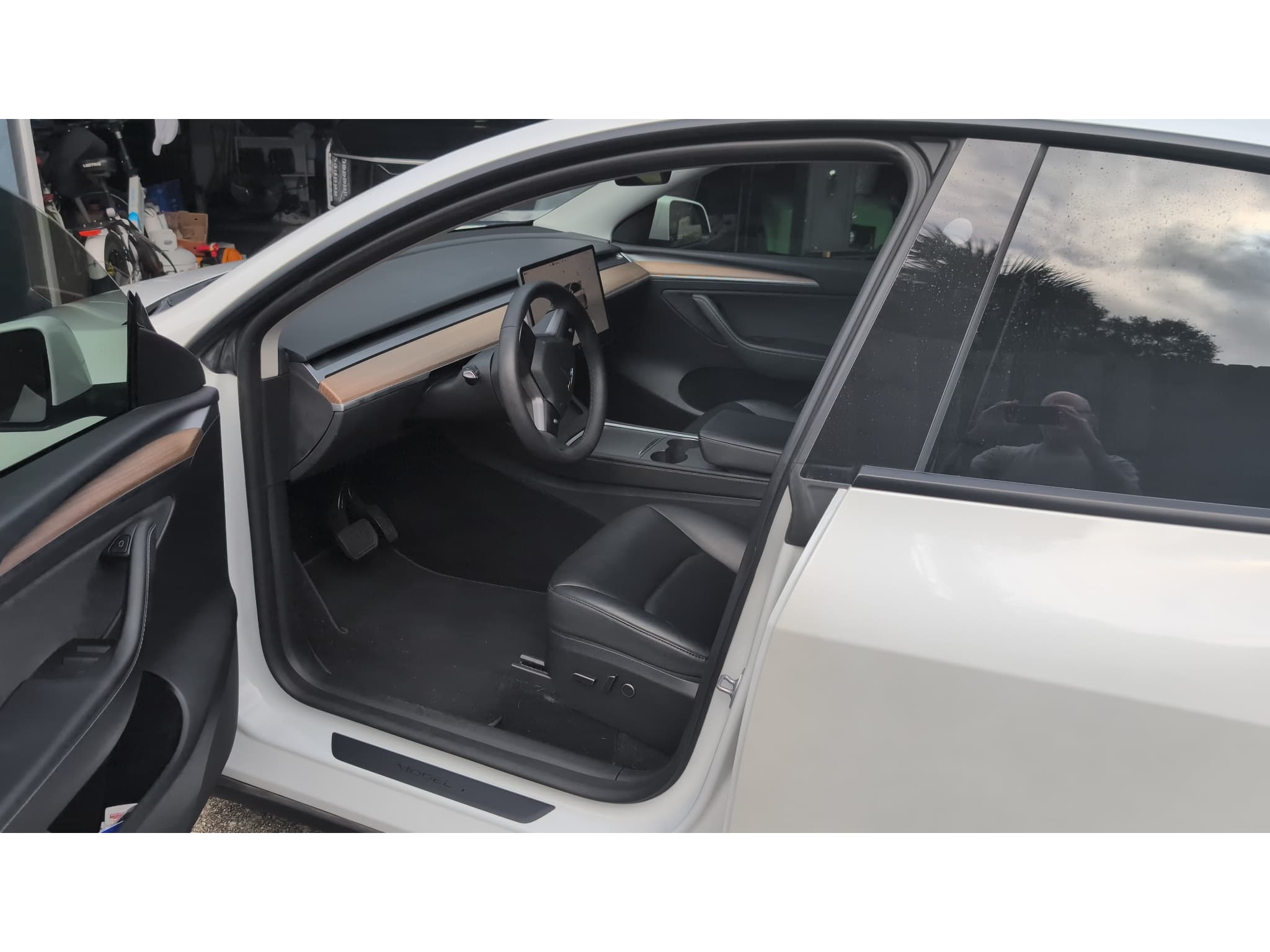 2023 Tesla Model Y view 5