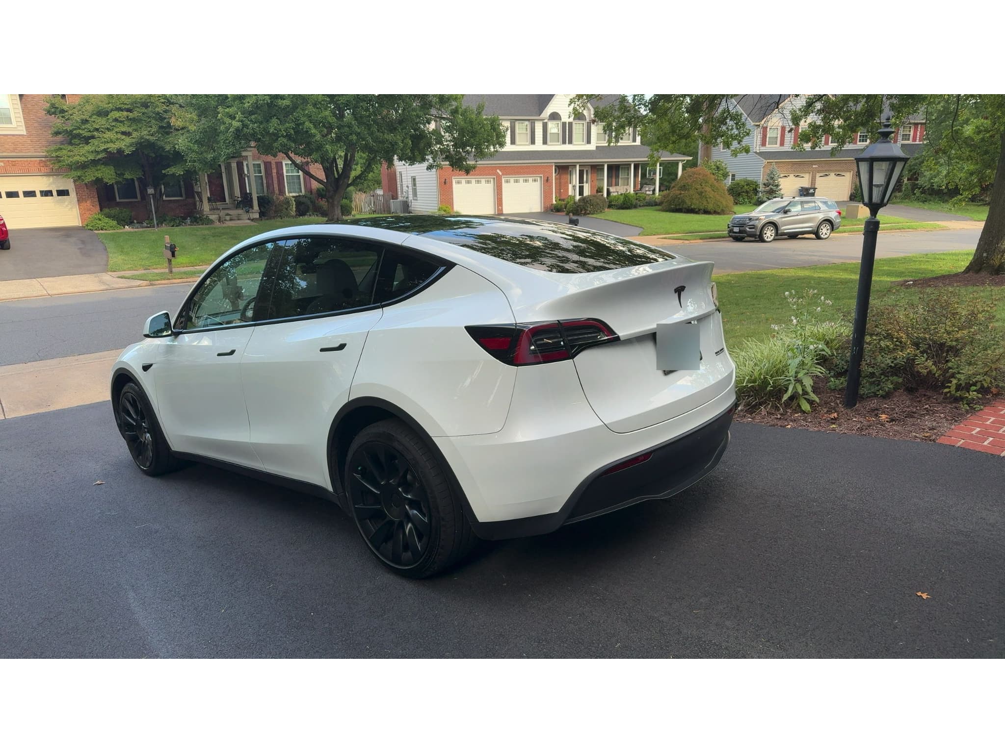 2023 Tesla Model Y view 3