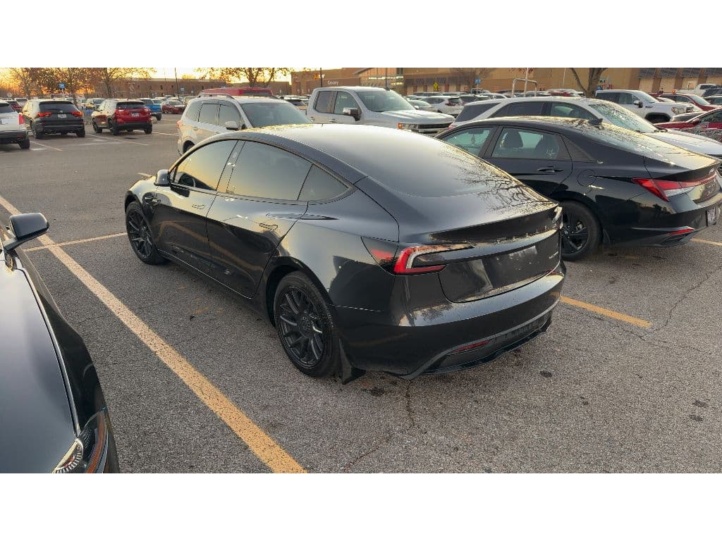 2024 Tesla Model 3 view 4