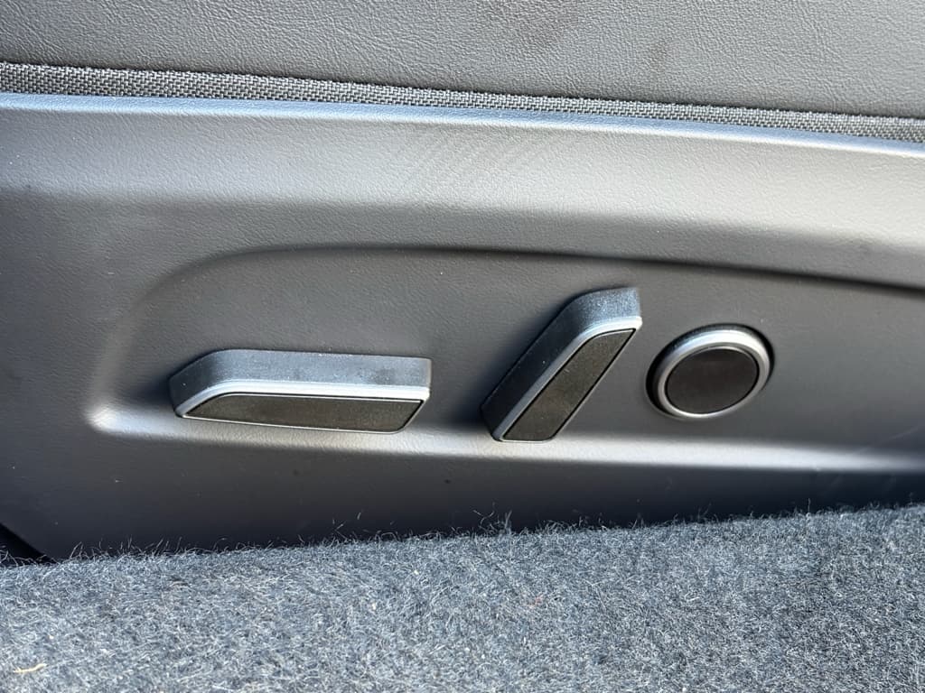 2024 Tesla Model 3 view 7