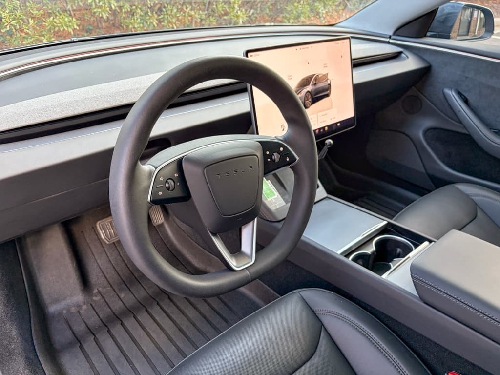 2024 Tesla Model 3 view 18