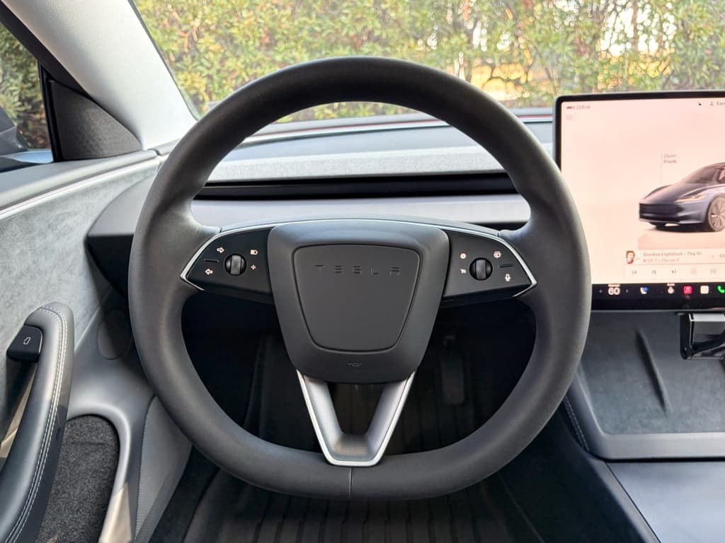 2024 Tesla Model 3 view 9