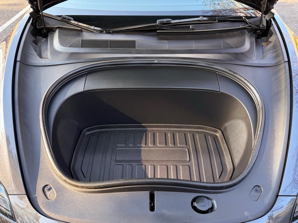 2024 Tesla Model 3 view 25