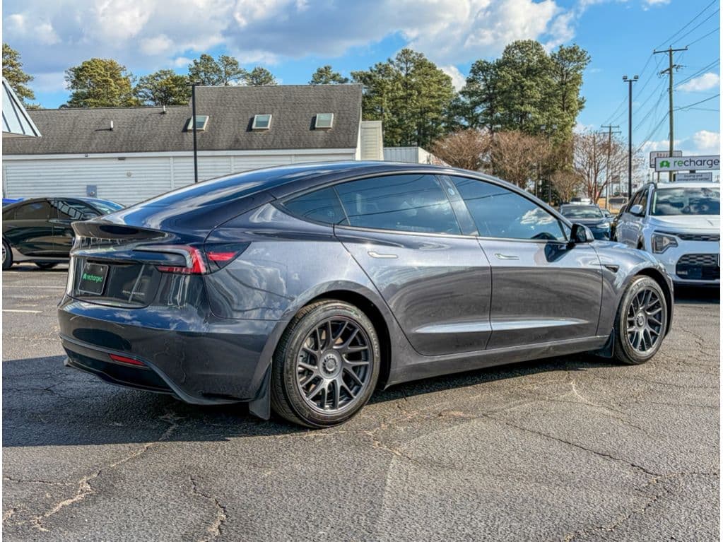 2024 Tesla Model 3 view 3
