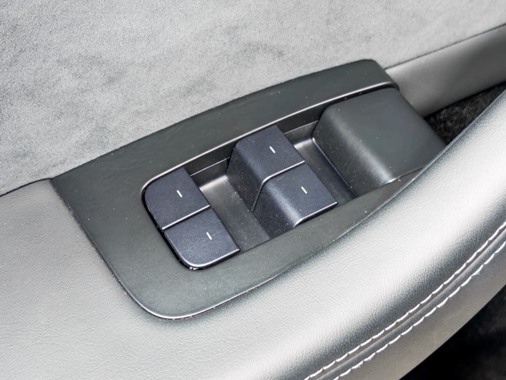 2024 Tesla Model 3 view 7