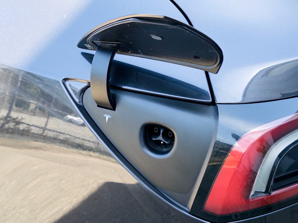2024 Tesla Model 3 view 5