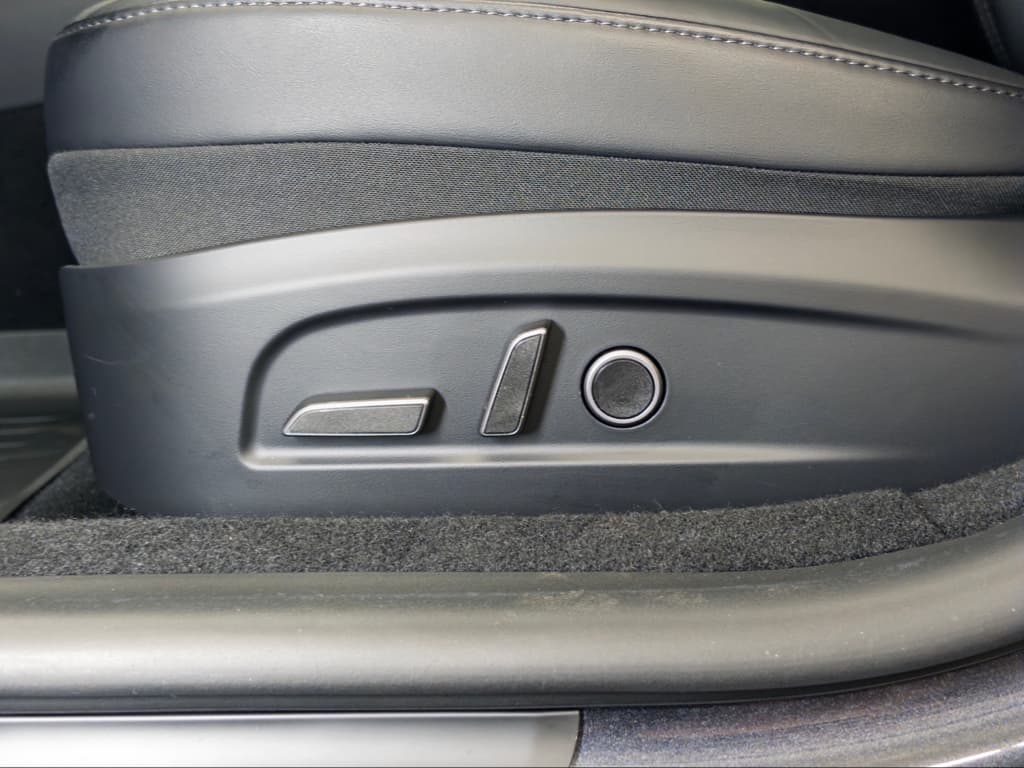 2024 Tesla Model 3 view 7