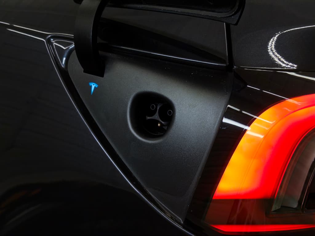 2024 Tesla Model 3 view 5