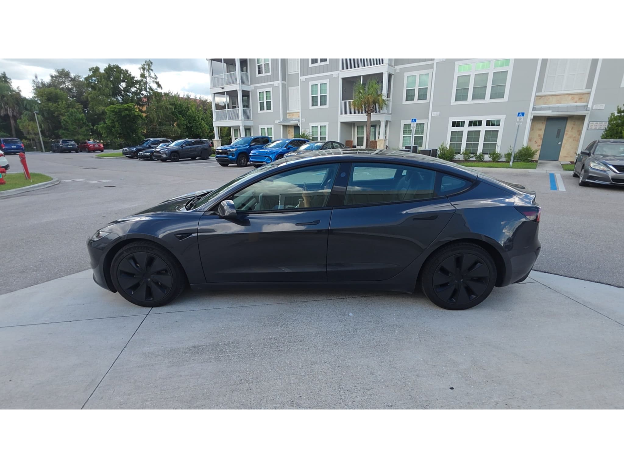 2024 Tesla Model 3 view 4