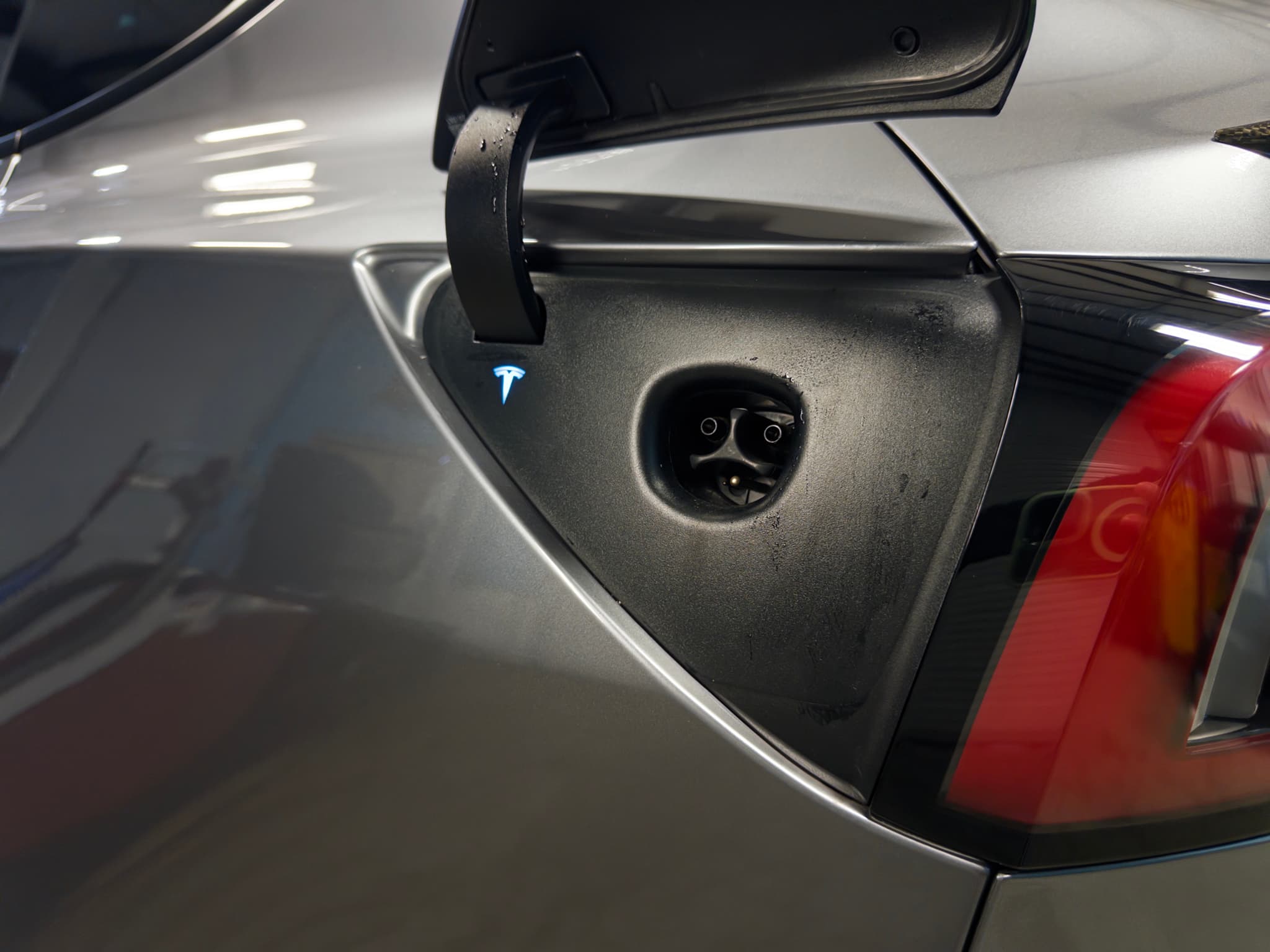2024 Tesla Model 3 view 5