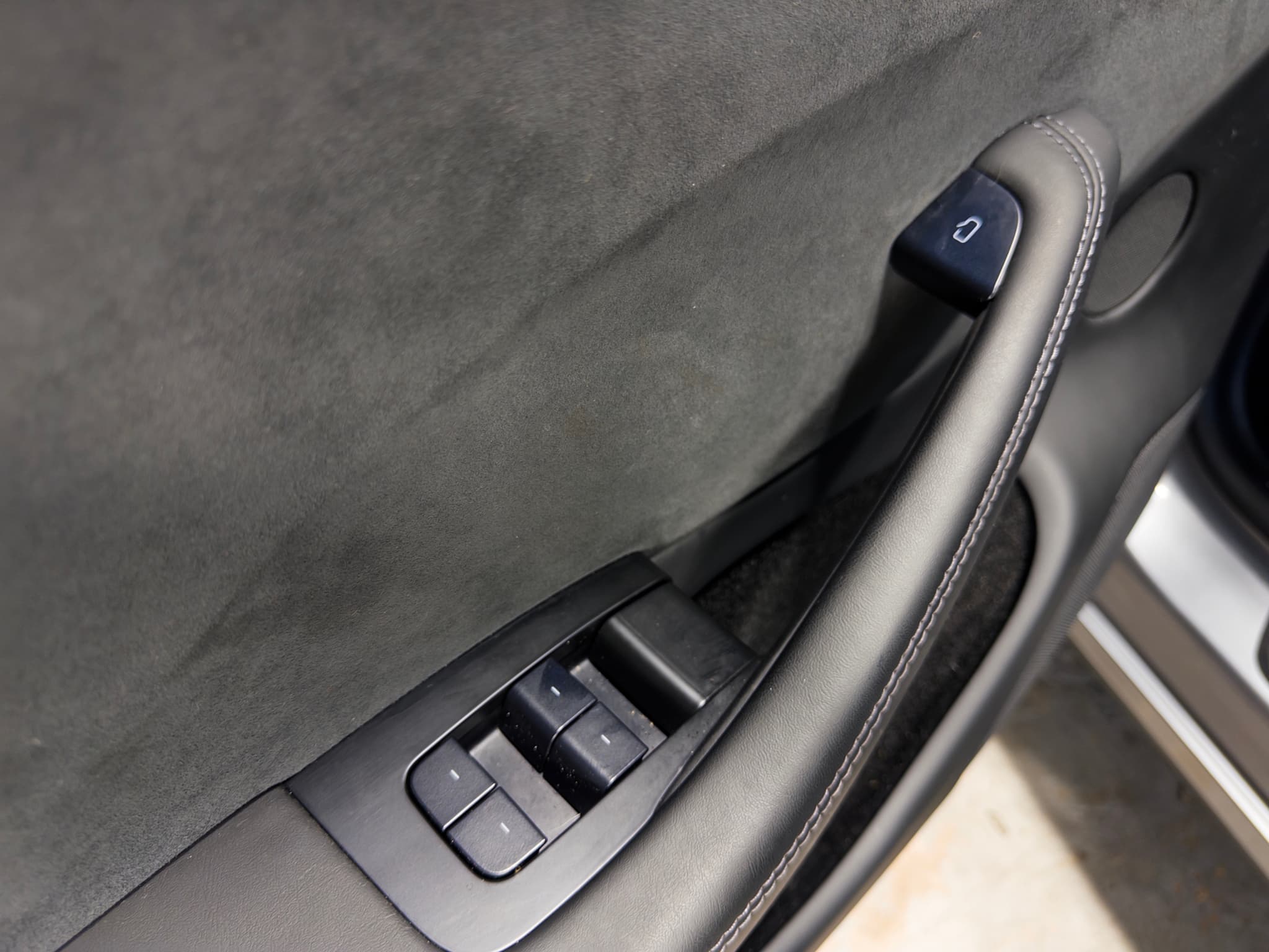 2024 Tesla Model 3 view 7