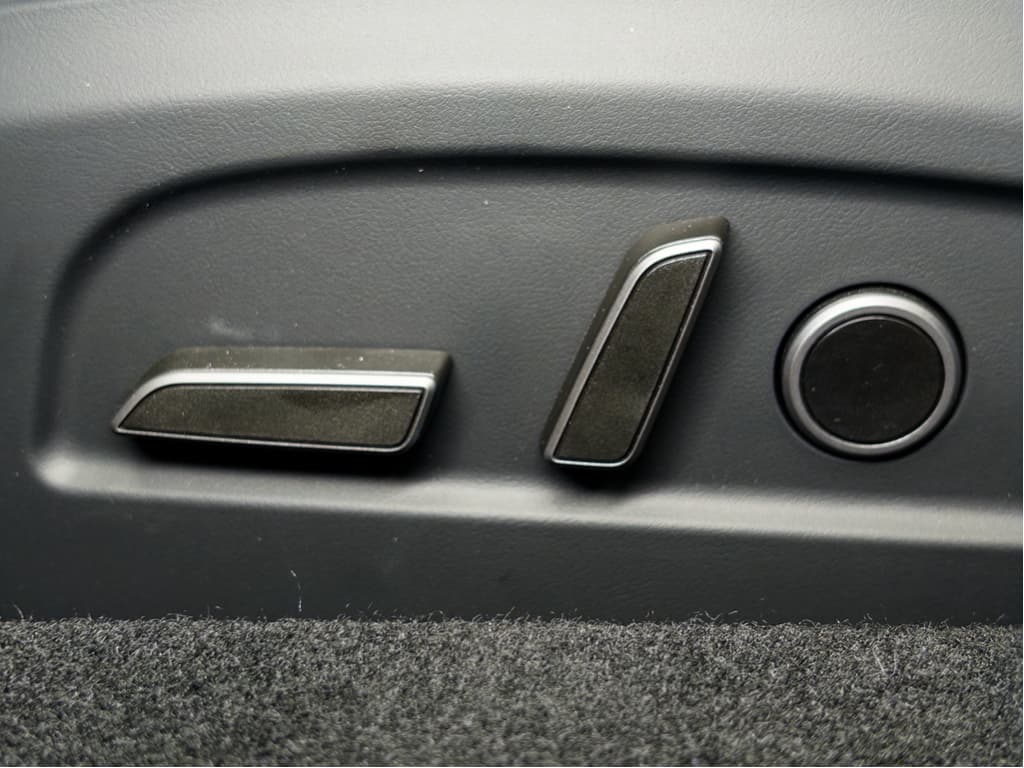 2024 Tesla Model 3 view 7