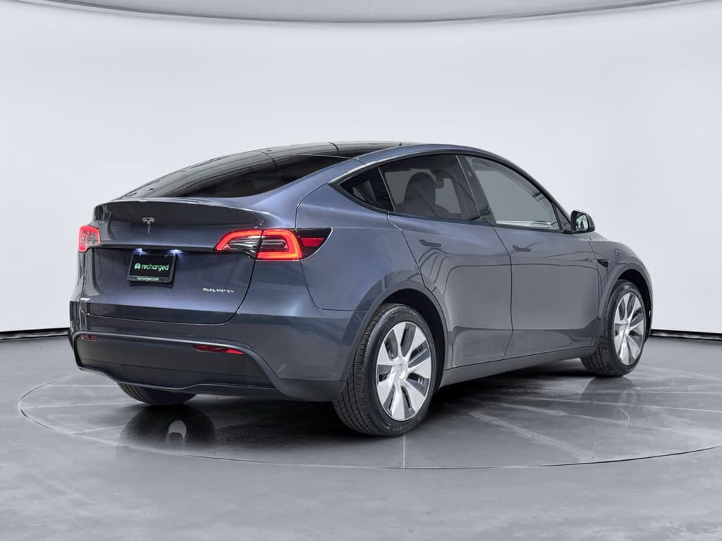 2023 Tesla Model Y view 3