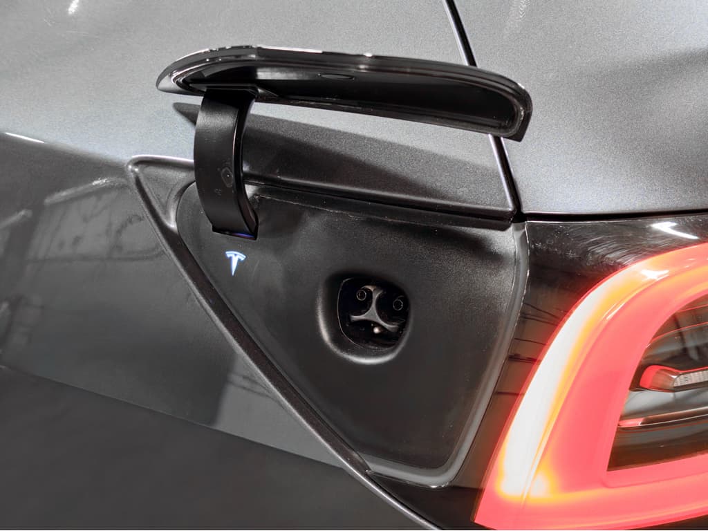 2023 Tesla Model Y view 5
